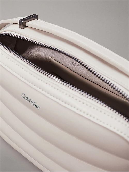 LINE QUILT CAMERA BAG CALVIN KLEIN | K60K612114/PEG